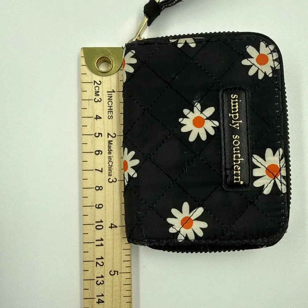 Simply Southern Black Quilted Daisy Key Chain Wallet